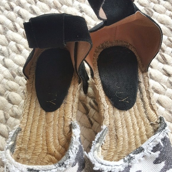 Howsty Sandals - Picture 5 of 6